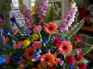 Cathy's Flowers'n Treasures